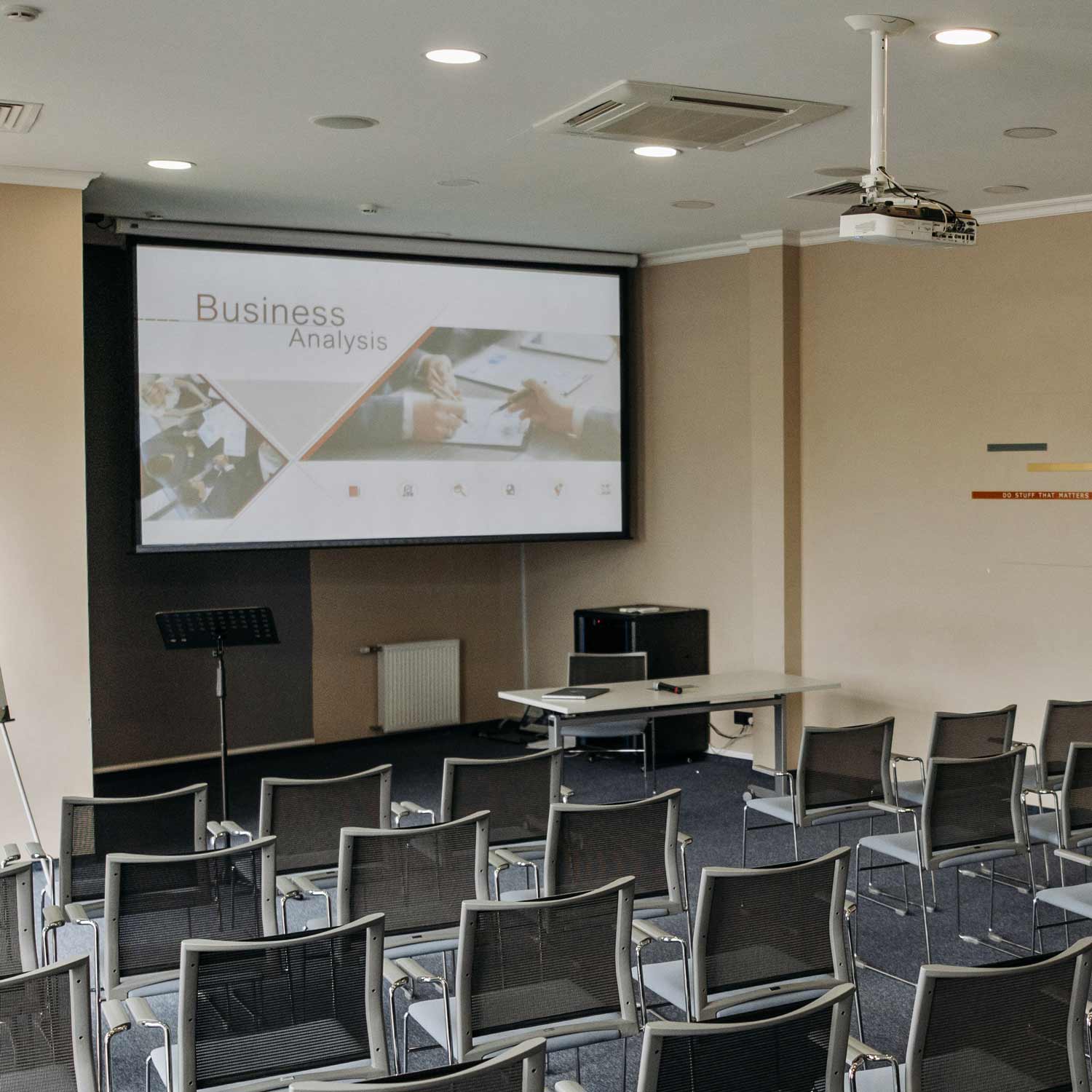 broad picture of boardroom with projector, lighting, and audio